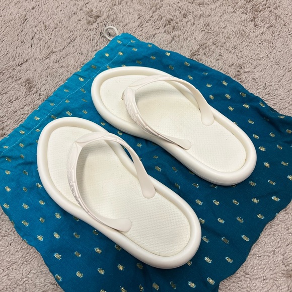 FARM Rio Cream Sandals - Picture 4 of 10